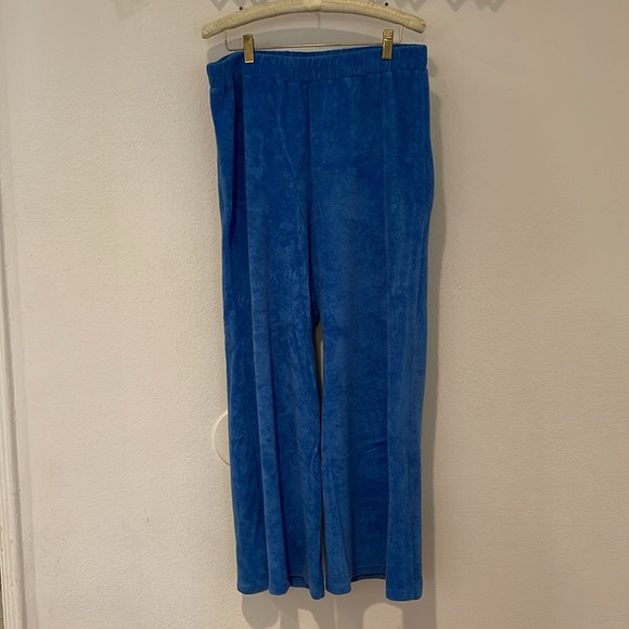 Monrow | Terrycloth High-Waisted Flare Sweatpants |Cerulean (Size L) - Picture 2 of 8
